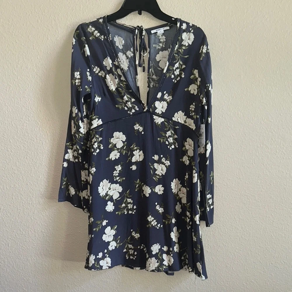 O'Neill Navy Floral Long-Sleeve V-Neck Dress - Picture 3 of 13